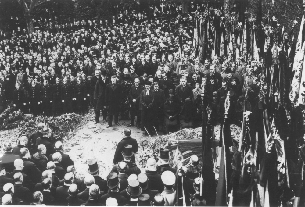Beisetzung Friedrich Eberts auf dem Bergfriedhof in Heidelberg am 5. März 1925
