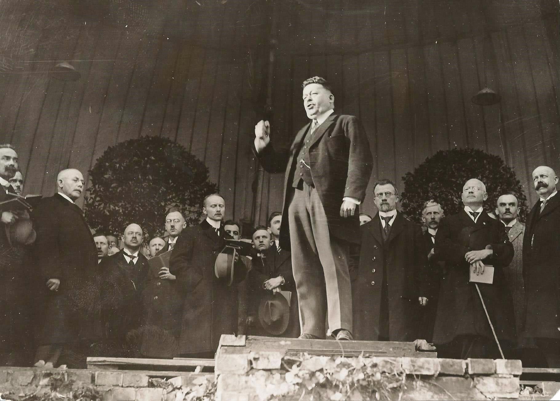 Friedrich Ebert bei einer Rede vor Bergarbeitern, 1923