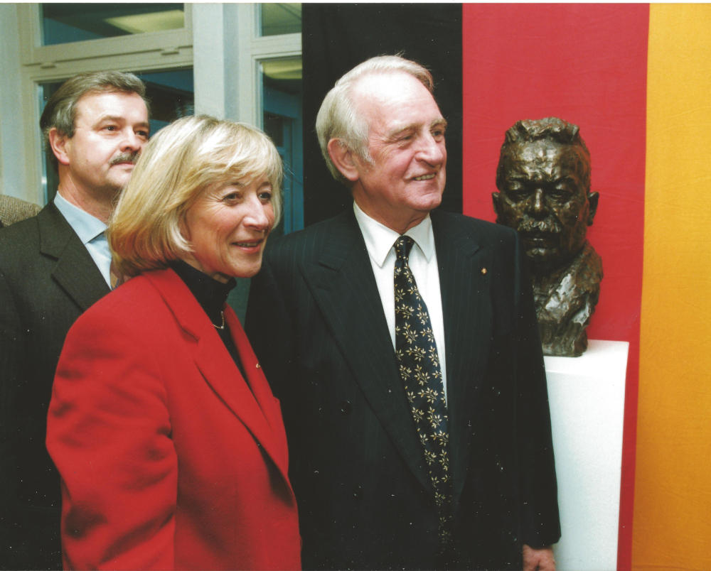 Bundespraesident Johannes Rau mit Beate Weber und Ulrich Graf, 1999