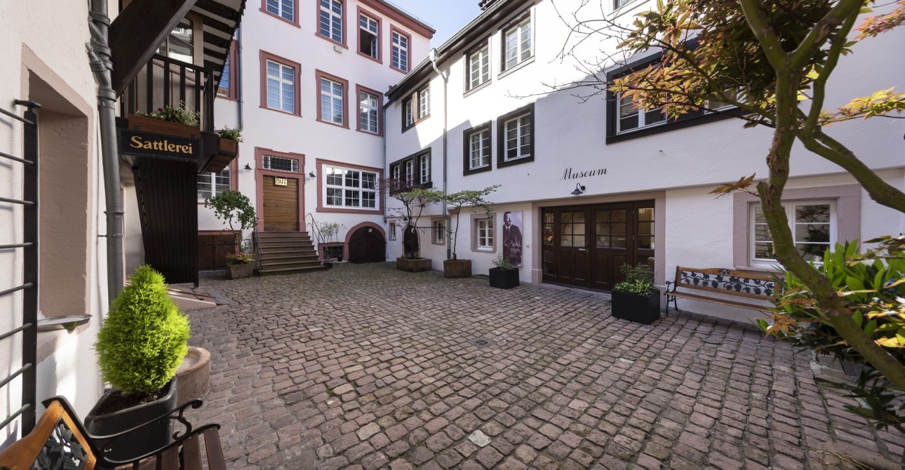 Öffnungszeiten ab April