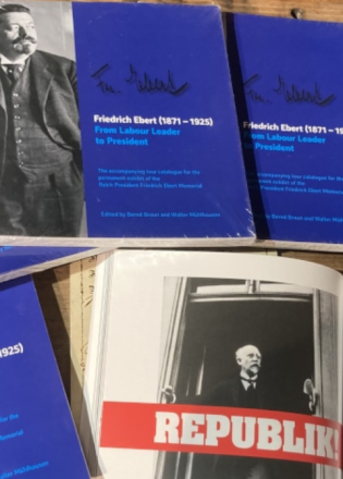 Katalog zur Dauerausstellung – englisch