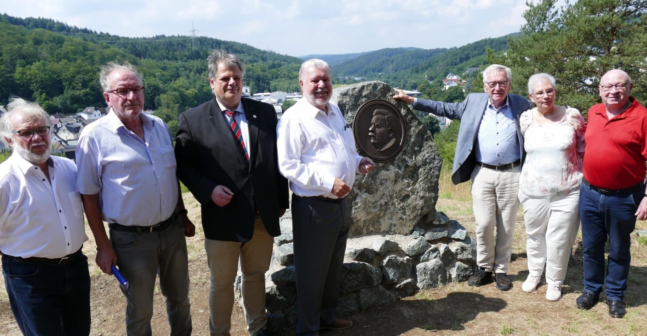 Errichtung eines Ebert-Gedenkstein in Oberscheld