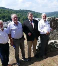 Errichtung eines Ebert-Gedenkstein in Oberscheld