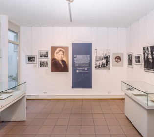 Führung durch die Ausstellung Frau Reichspräsident. Louise Ebert 1873-1955