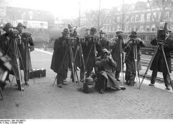 Die Weimarer Demokratie geht baden. Über die Wirkmacht der Fotografie