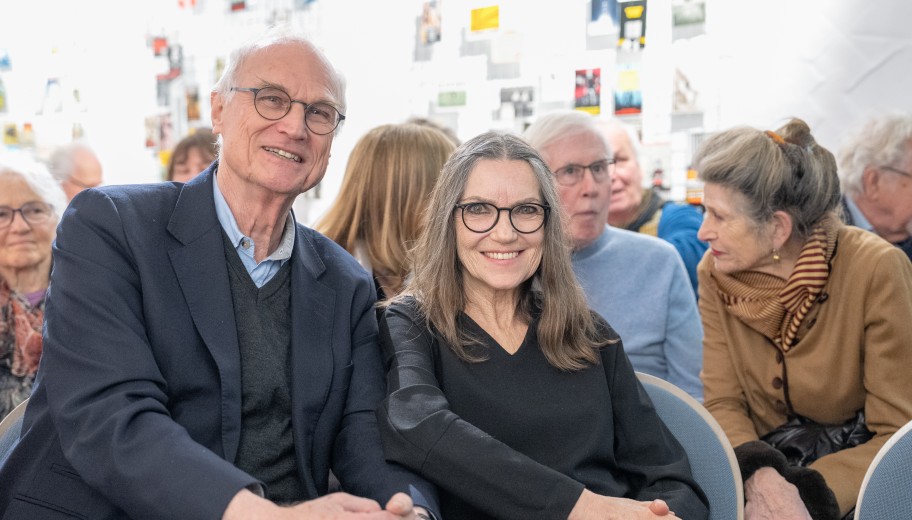 Lothar Binding, Abgeordneter des Bundestags a. D., und die Künstlerin Roswitha Josefine Pape.