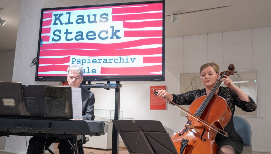 Musikalisch umrahmt wurde die Veranstaltung vom Duo Alexandra Netzold (Cello) und Oliver Taupp (E-Piano).
