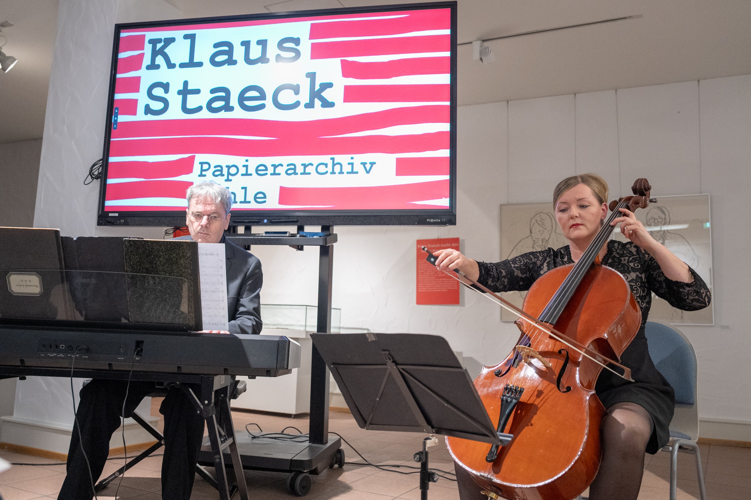 Musikalisch umrahmt wurde die Veranstaltung vom Duo Alexandra Netzold (Cello) und Oliver Taupp (E-Piano).
