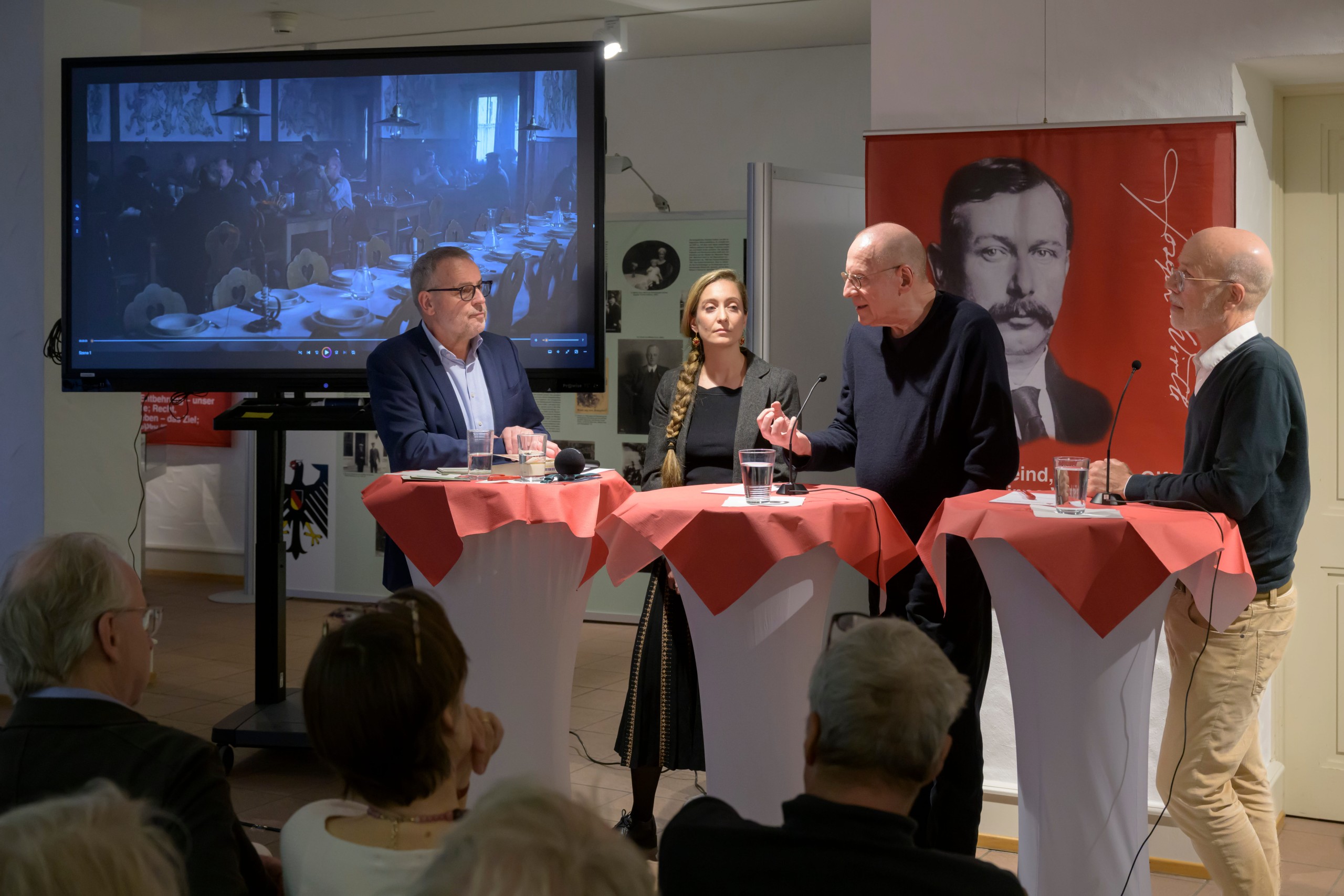 Matti Geschonneck und Jakob Claussen geben Einblicke in die Hintergründe der Filmproduktion.