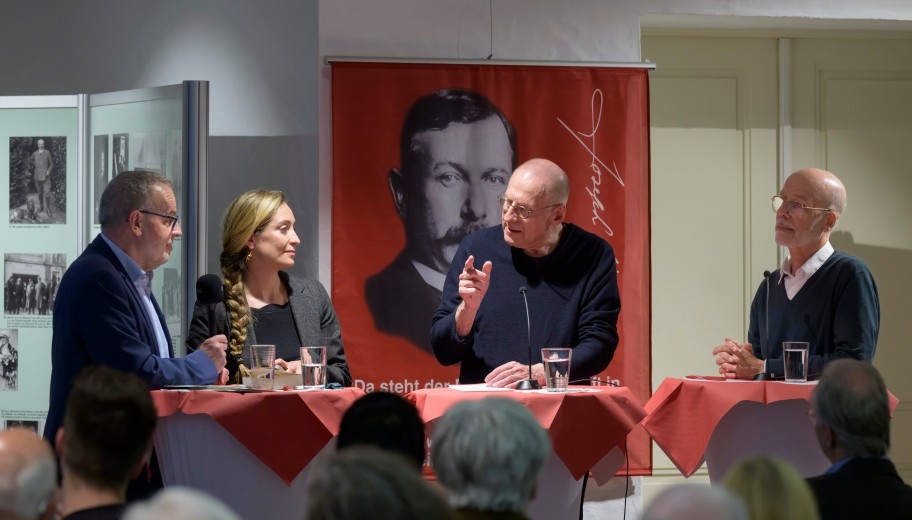 Günter Schmitteckert und Dr. Joana Duyster Borredà moderierten die Podiumsdiskussion.