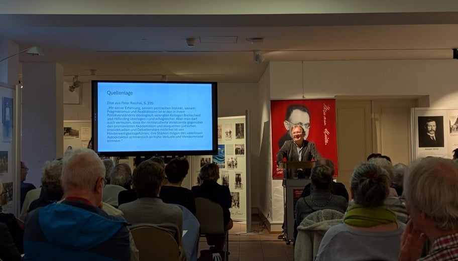 Prof. Dr. Bernd Braun während seines Vortrags zu Hermann Müller.