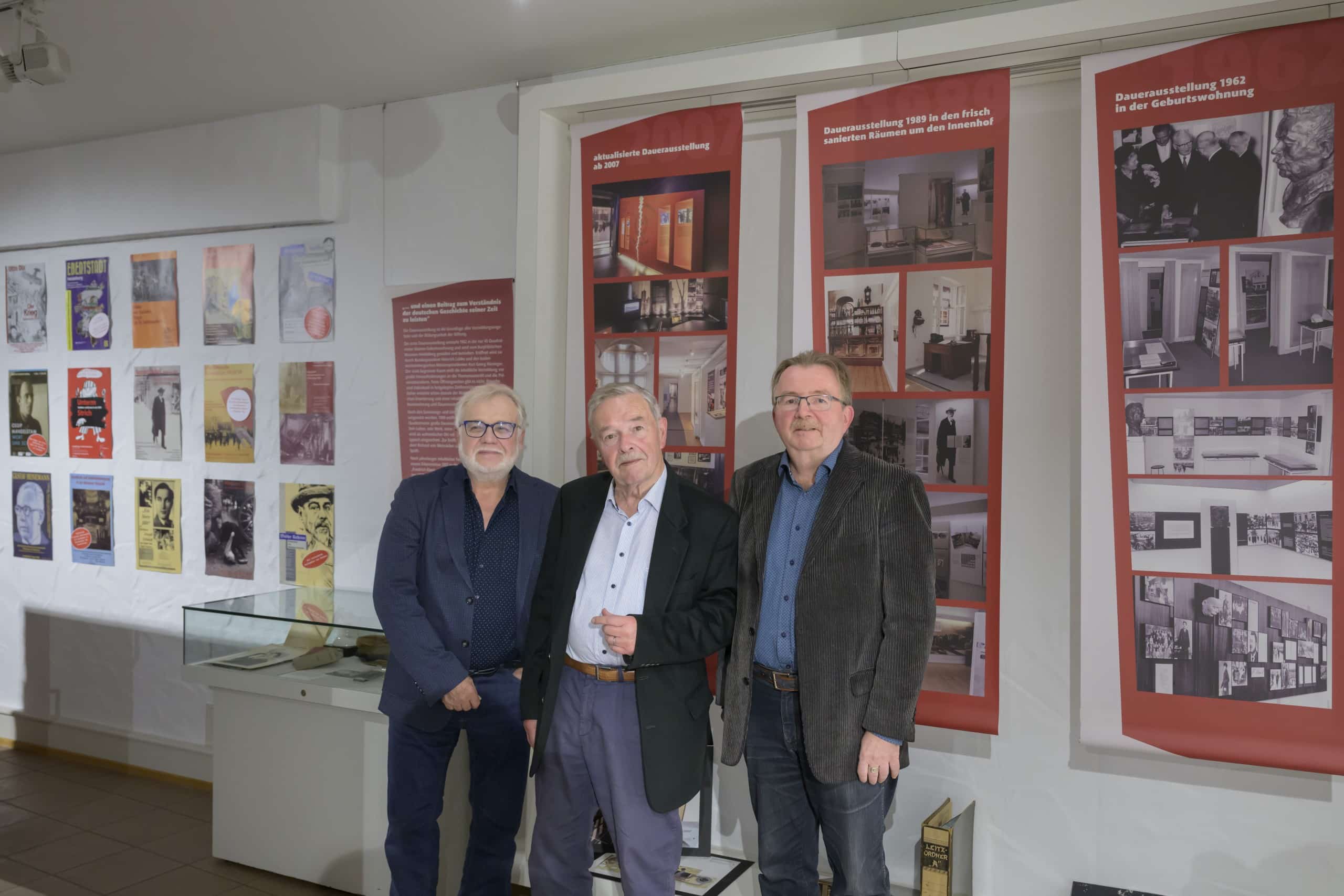 Die Altgeschäftsführer mit dem aktuellen Geschäftsführer der Stiftung (v.l.n.r.): Walter Mühlhausen, Ulrich Graf und Bernd Braun.