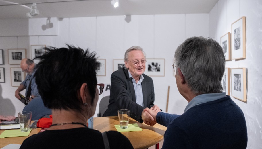 Im Anschluss der Veranstaltung konnten sich die Gäste mit Peter Brandt unterhalten.
