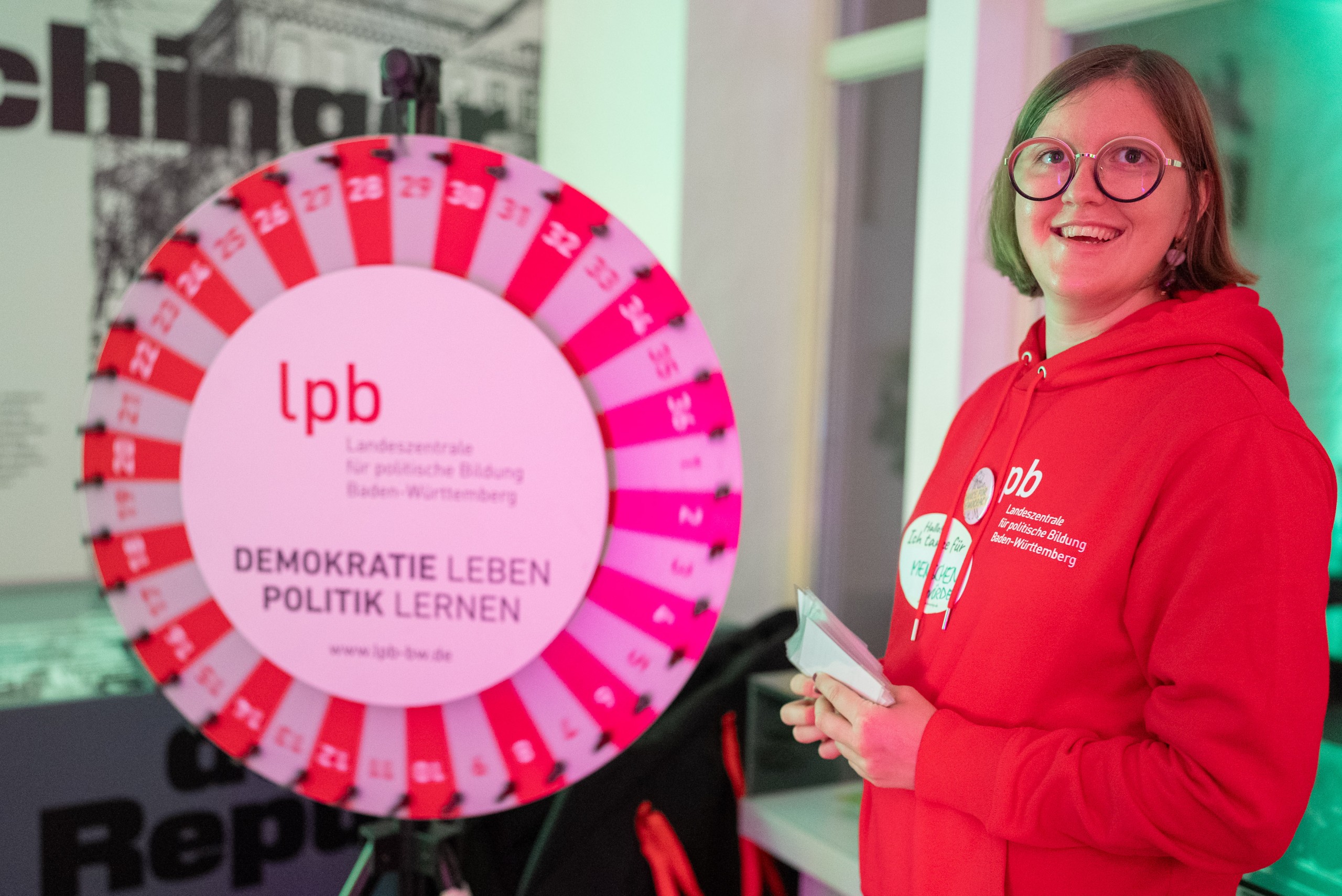 Die Landeszentrale für politische Bildung Baden-Württemberg - Außenstelle Heidelberg war mit einem Stand, einem Glücksrad und einem Positionsspiel dabei.