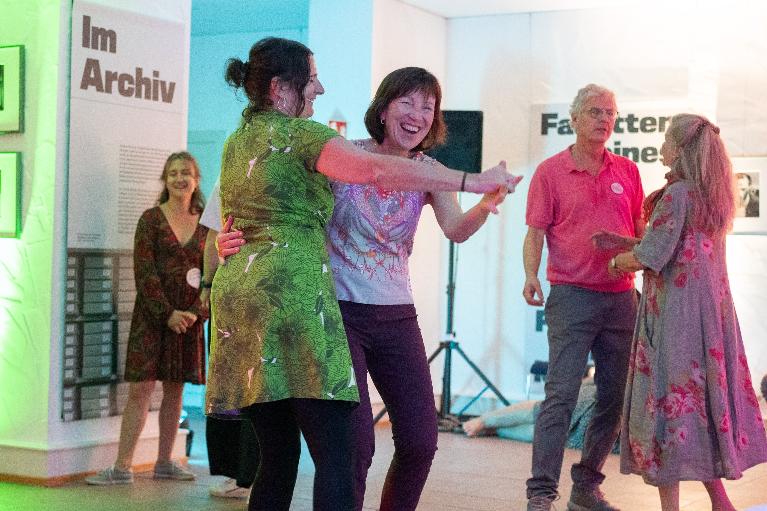 Tanzfreudige Gäste bei der Langen Nacht der Demokratie
